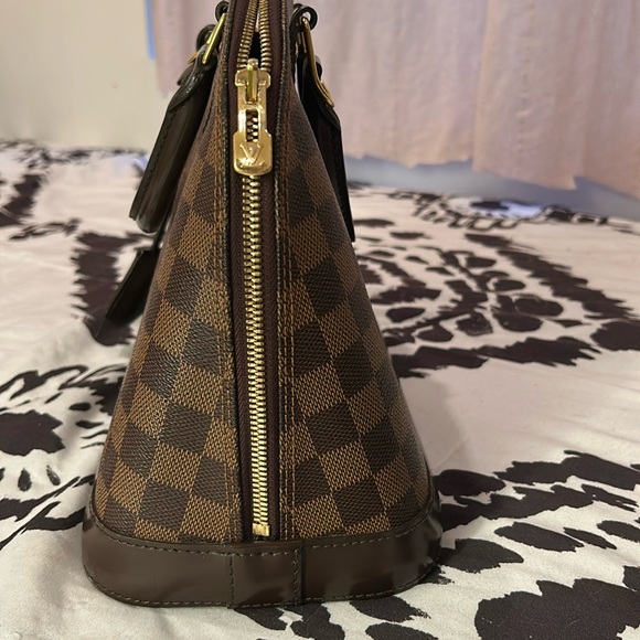 Louis Vuitton Alma PM Damier Ebene! ♥️ - Picture 11 of 15